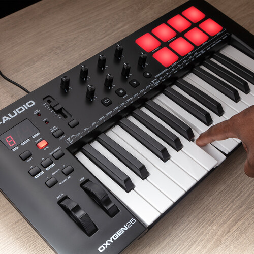 M-Audio Oxygen 25-Key USB MIDI Keyboard Controller - Image 2